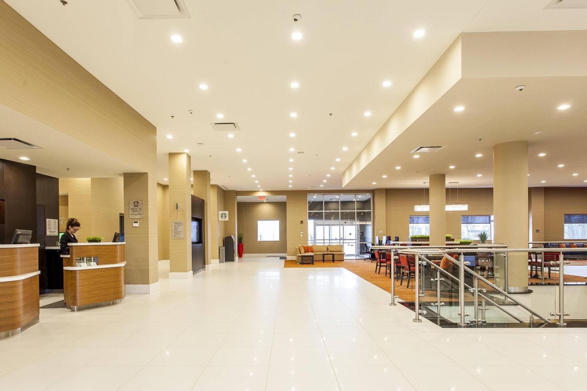 Отель Courtyard By Marriott Montreal West Island/Baie D'Urfe Экстерьер фото